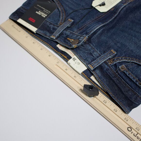 NWT $69.50 Levi's Premium Rolled '80s Mom Shorts Dark Wash Women Size 26 (B5) - Picture 13 of 16